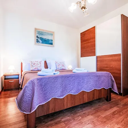 Mira By Interhome Mali Iž