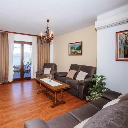 Mira By Interhome * Mali Iž